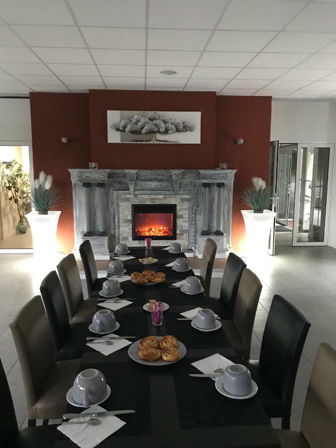 Le Chalet Du Lac Le Chatenet-en-Dognon Экстерьер фото